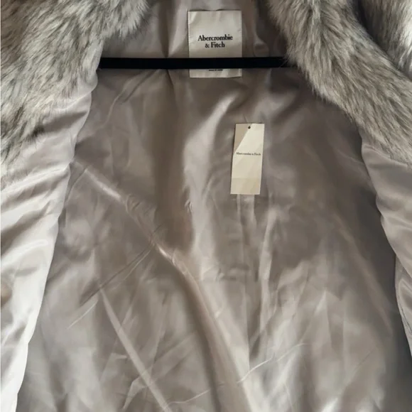 NWT Abercrombie & Fitch Faux Fur Coat - Picture 8 of 8